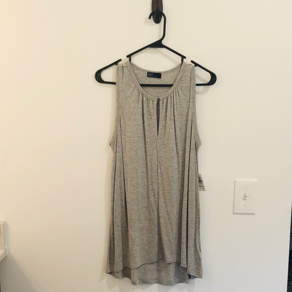 GAP gray tank top keyhole button